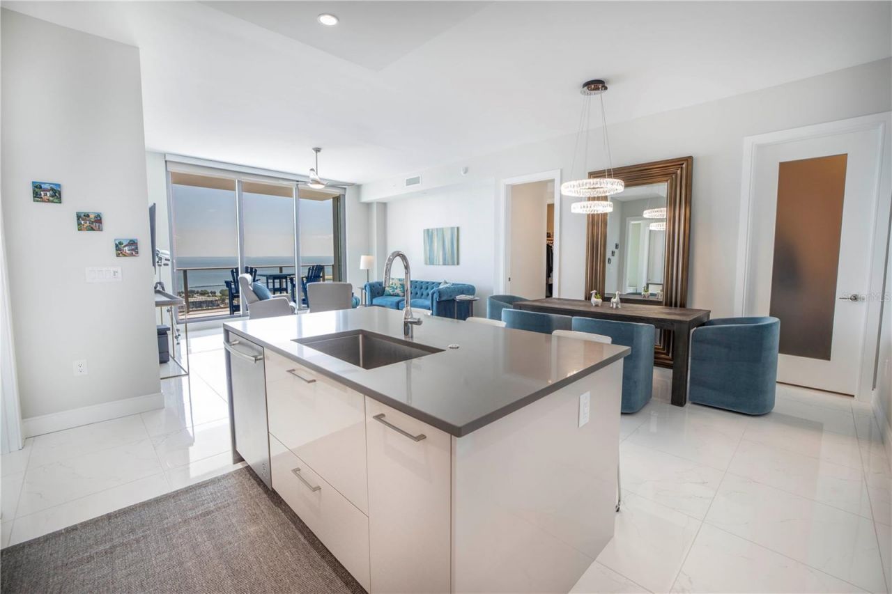 100 1st Avenue N, Unit 1804, Saint Petersburg, FL 33701 Photo