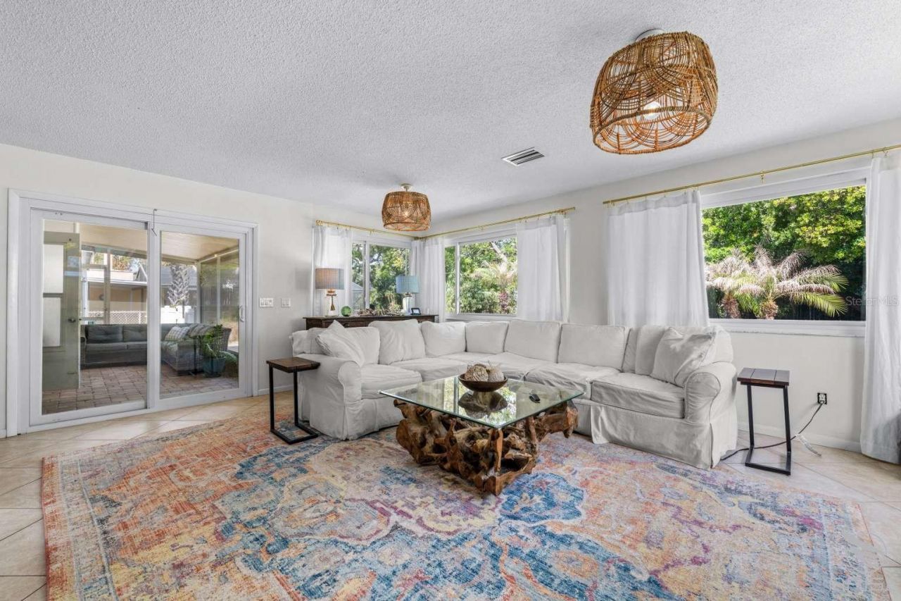 812 E 13th Avenue, New Smyrna Beach, FL 32169 Photo