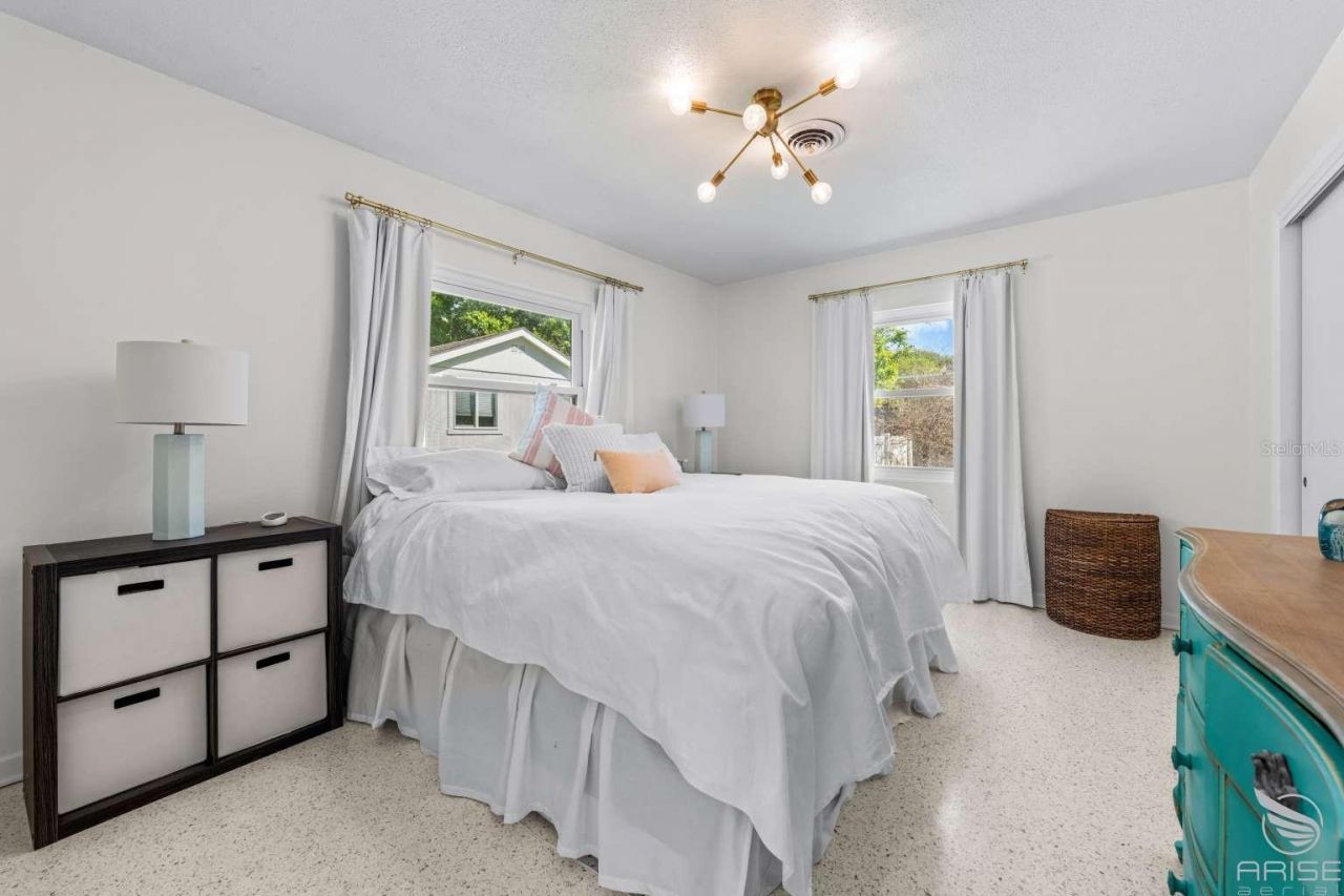 812 E 13th Avenue, New Smyrna Beach, FL 32169 Photo