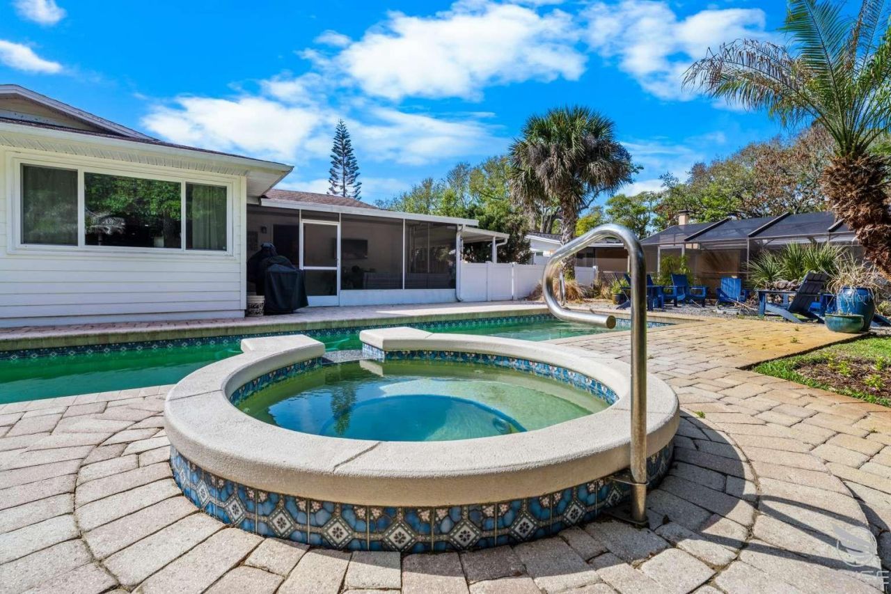 812 E 13th Avenue, New Smyrna Beach, FL 32169 Photo