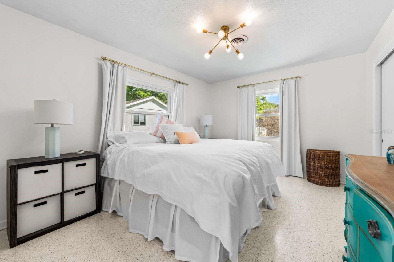 812 E 13th Avenue, New Smyrna Beach, FL 32169 Photo