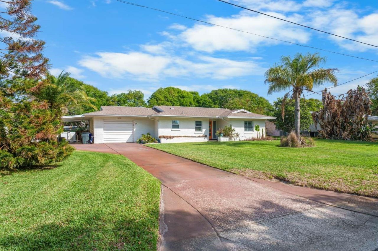 812 E 13th Avenue, New Smyrna Beach, FL 32169 Photo