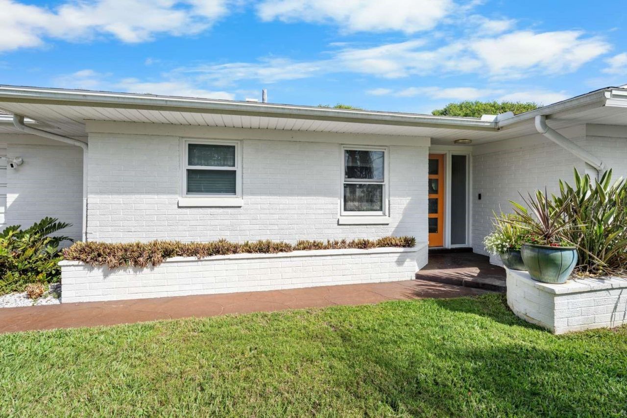 812 E 13th Avenue, New Smyrna Beach, FL 32169 Photo