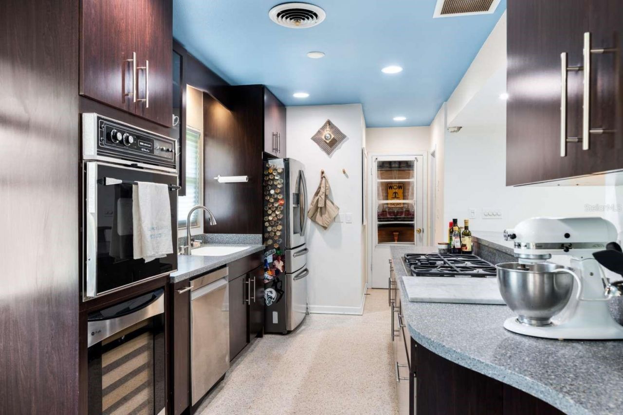812 E 13th Avenue, New Smyrna Beach, FL 32169 Photo