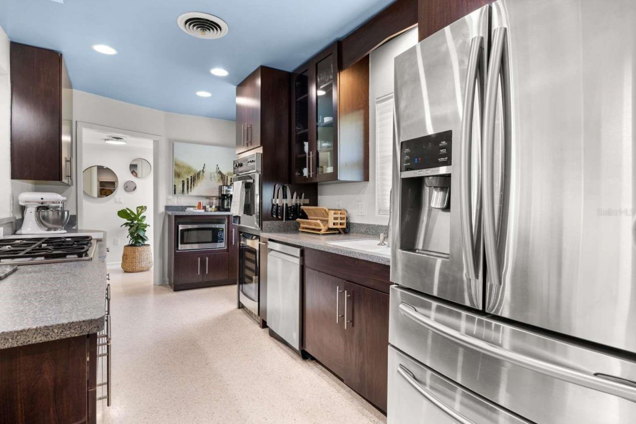 812 E 13th Avenue, New Smyrna Beach, FL 32169 Photo
