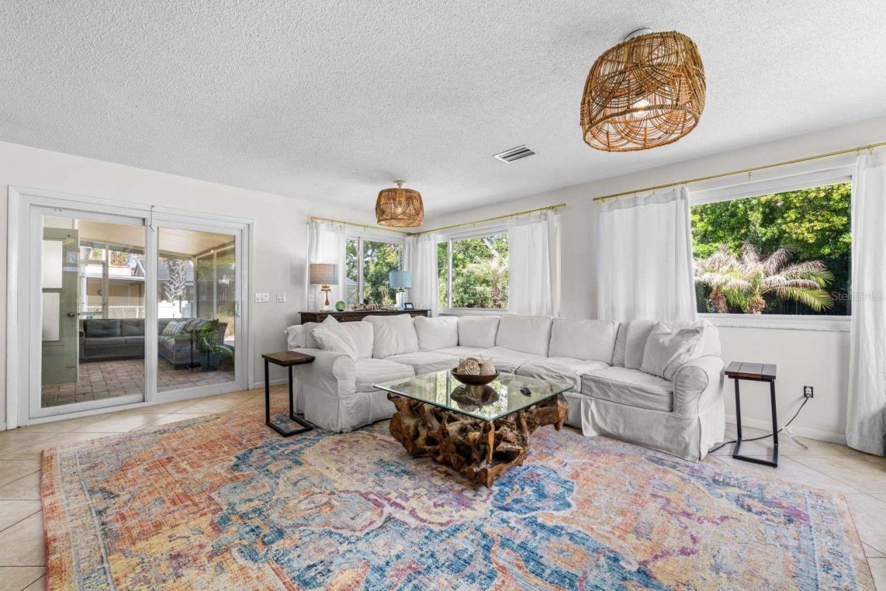 812 E 13th Avenue, New Smyrna Beach, FL 32169 Photo