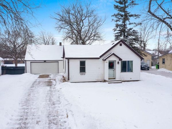 211 S OAKLAND AVENUE, Oconto Falls, WI 54154