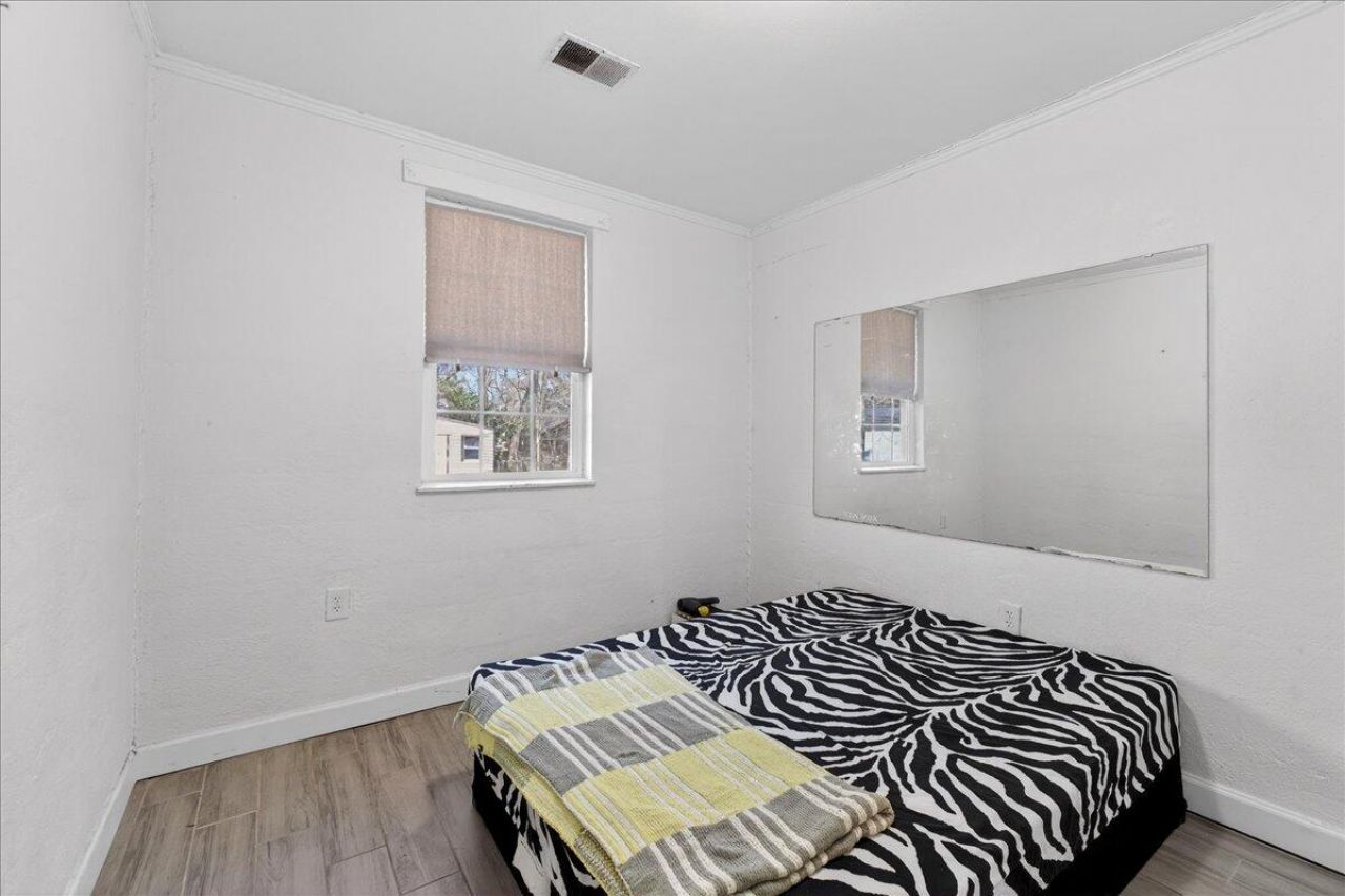 228 Laurel Avenue Photo 14