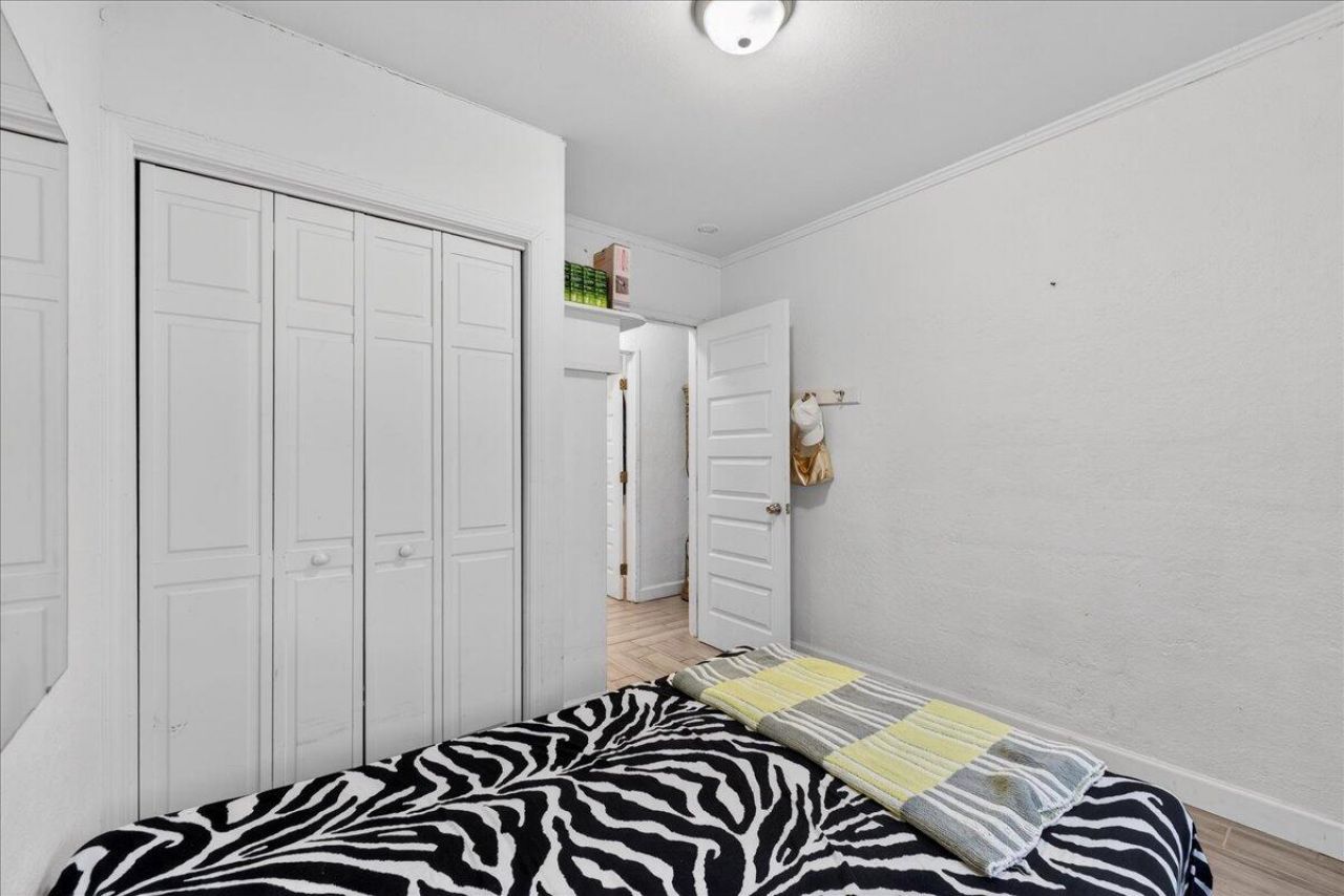 228 Laurel Avenue Photo 15