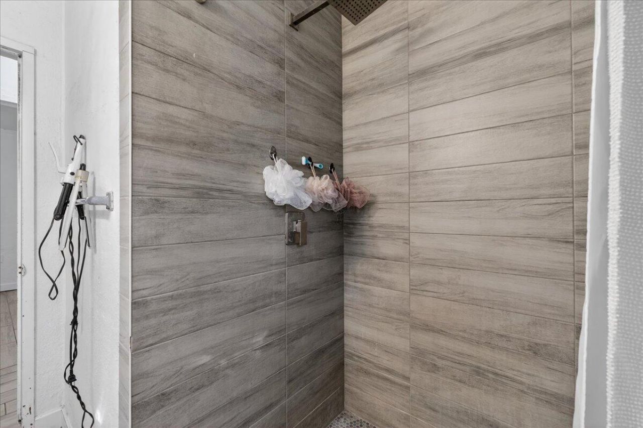 228 Laurel Avenue Photo 17