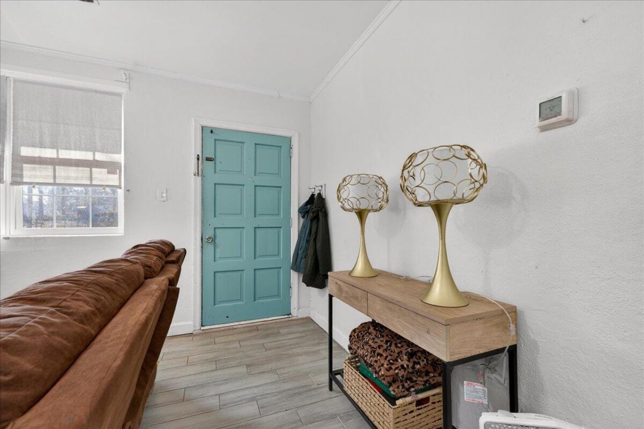 228 Laurel Avenue Photo 4