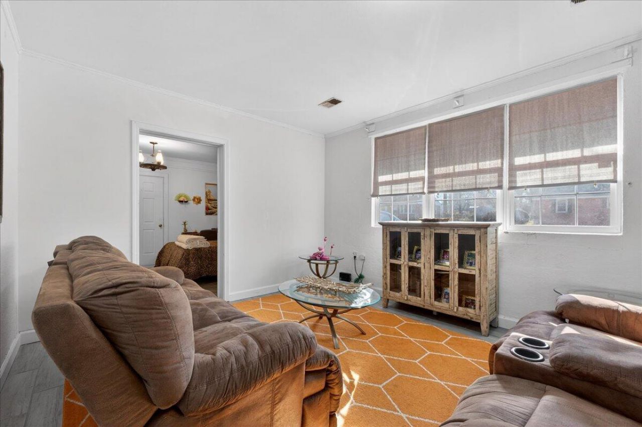 228 Laurel Avenue Photo 5