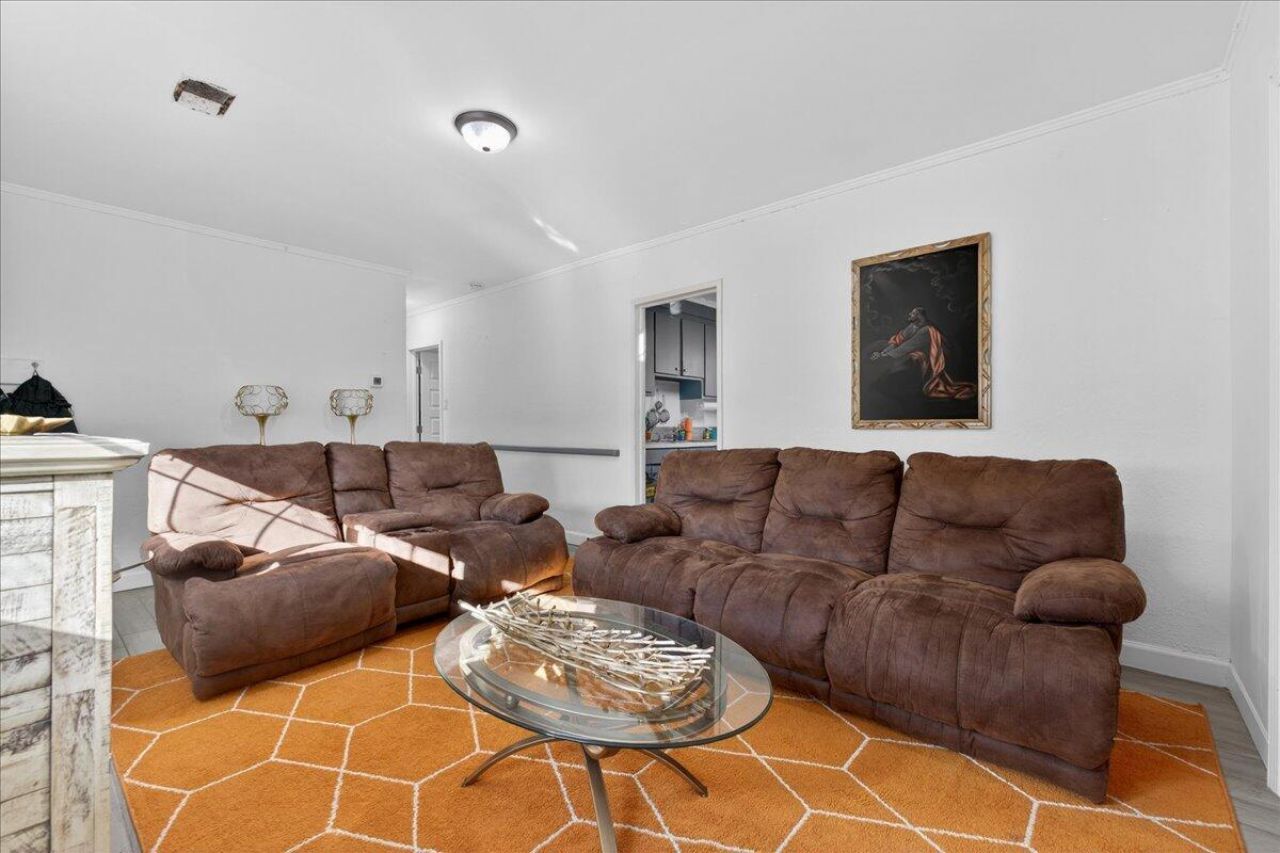 228 Laurel Avenue Photo 6