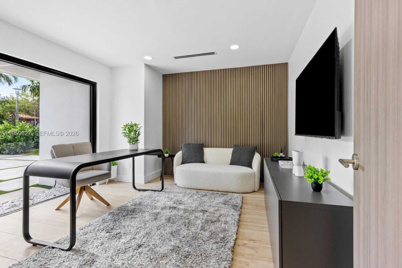 85 W Shore Dr W, Miami, FL 33133 Photo