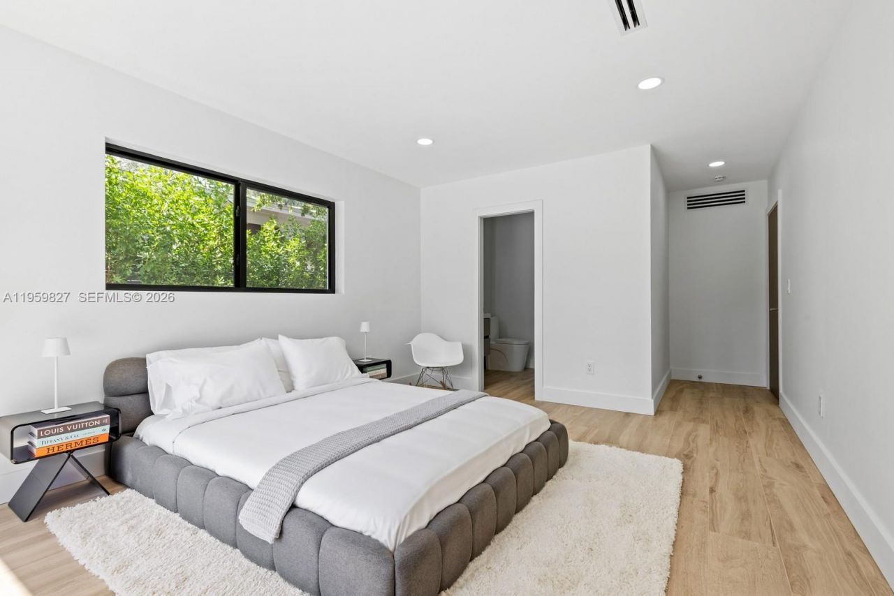 85 W Shore Dr W, Miami, FL 33133 Photo