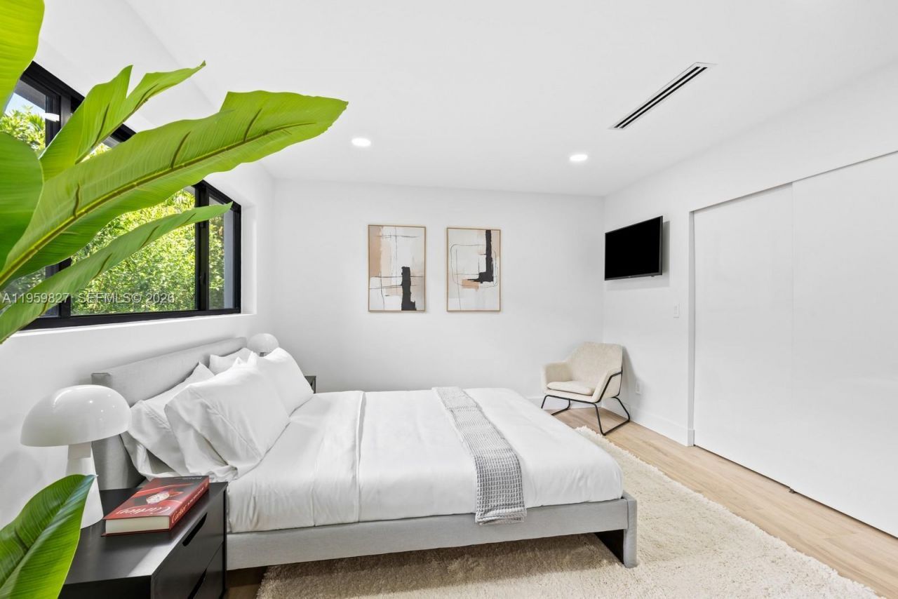 85 W Shore Dr W, Miami, FL 33133 Photo