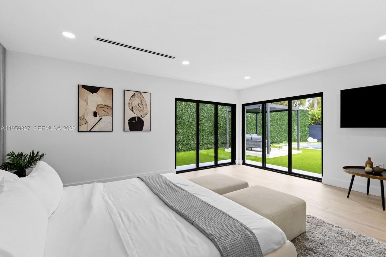 85 W Shore Dr W, Miami, FL 33133 Photo