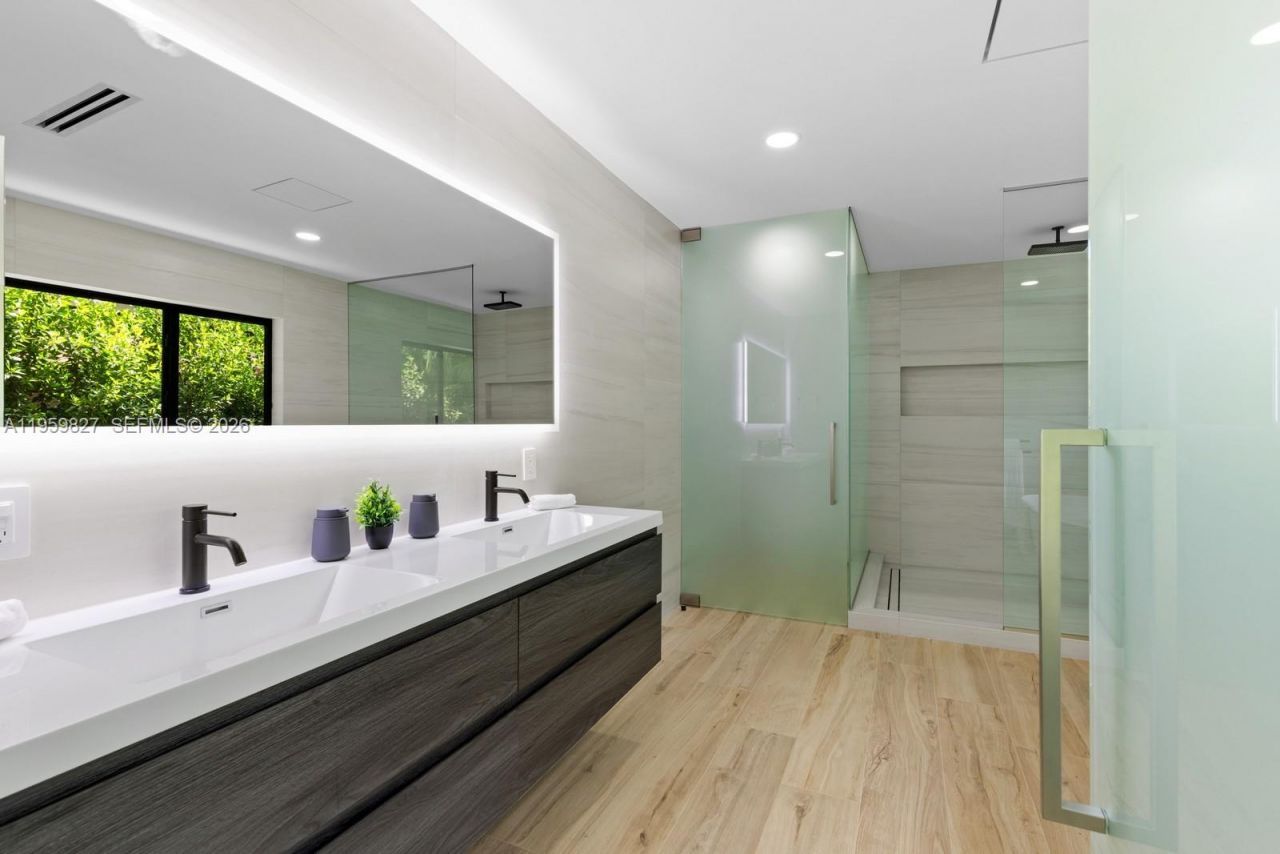 85 W Shore Dr W, Miami, FL 33133 Photo