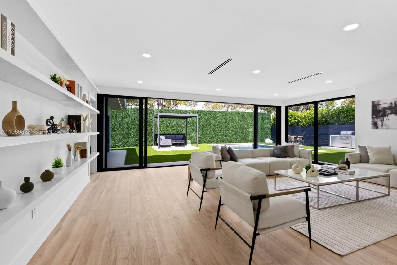 85 W Shore Dr W, Miami, FL 33133 Photo