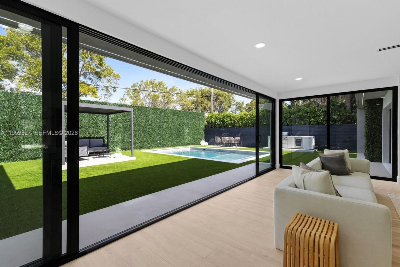 85 W Shore Dr W, Miami, FL 33133 Photo