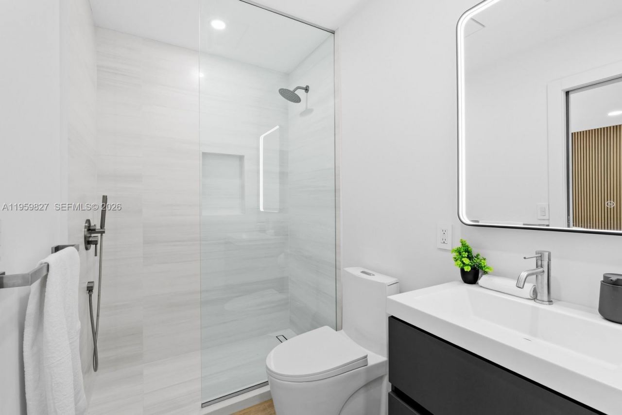 85 W Shore Dr W, Miami, FL 33133 Photo