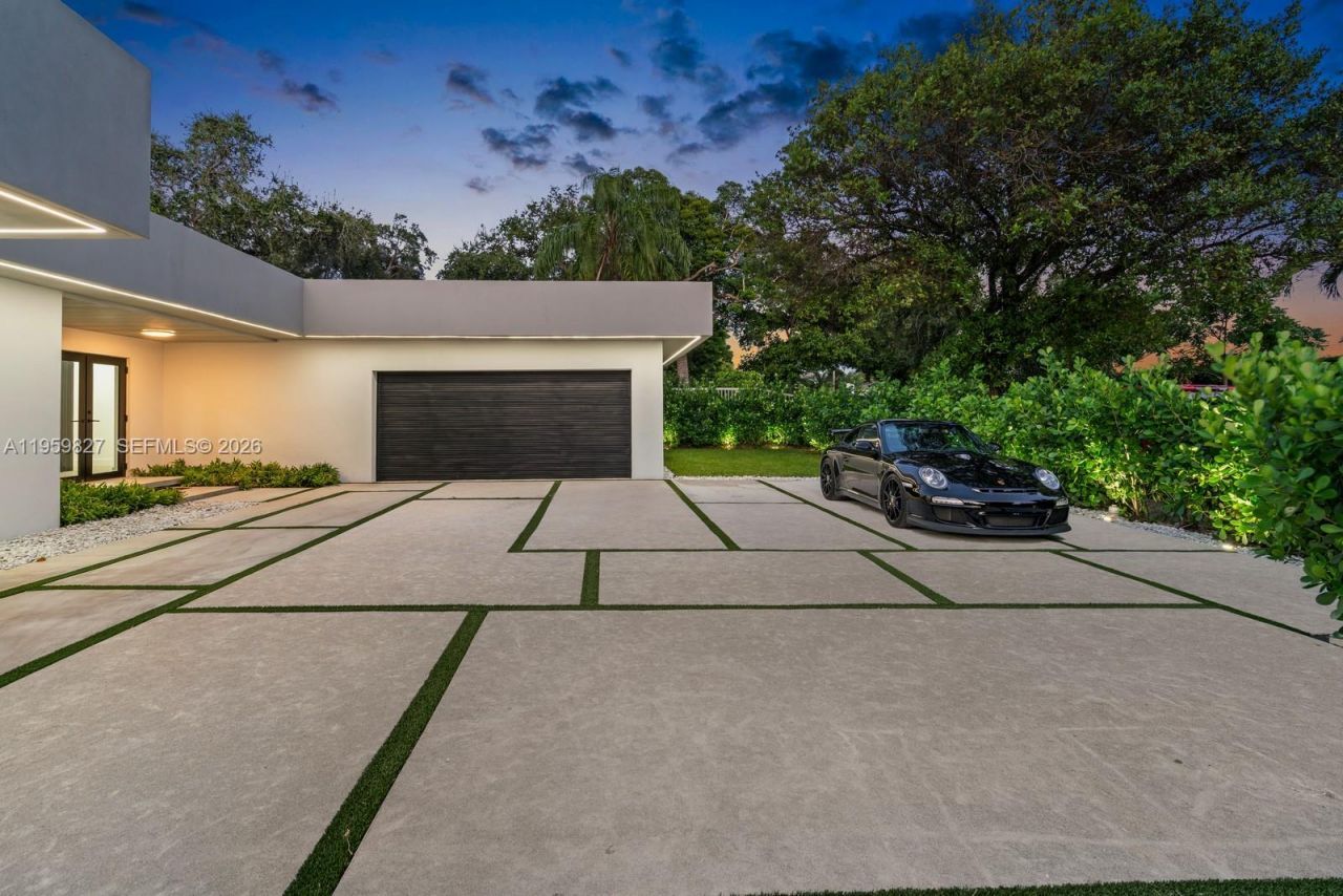 85 W Shore Dr W, Miami, FL 33133 Photo