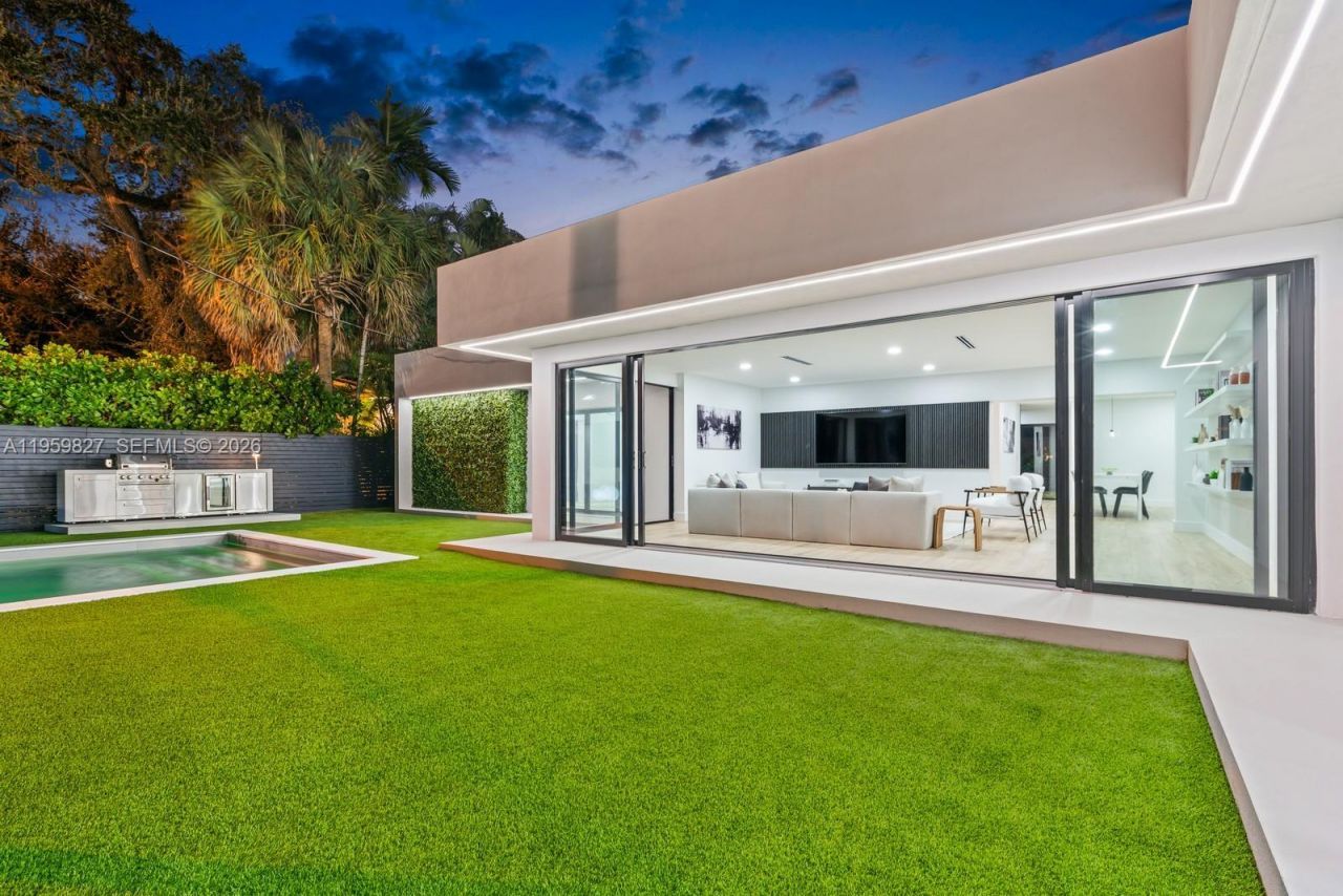 85 W Shore Dr W, Miami, FL 33133 Photo