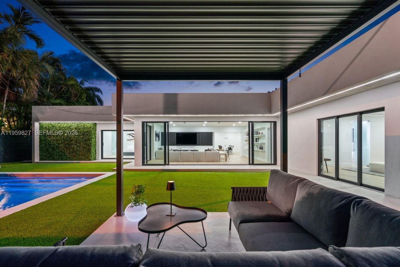 85 W Shore Dr W, Miami, FL 33133 Photo