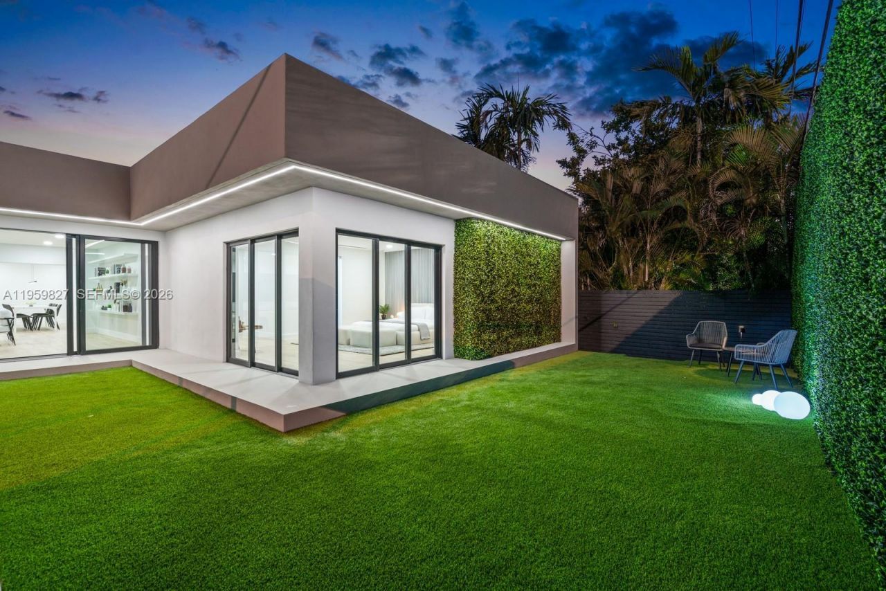 85 W Shore Dr W, Miami, FL 33133 Photo