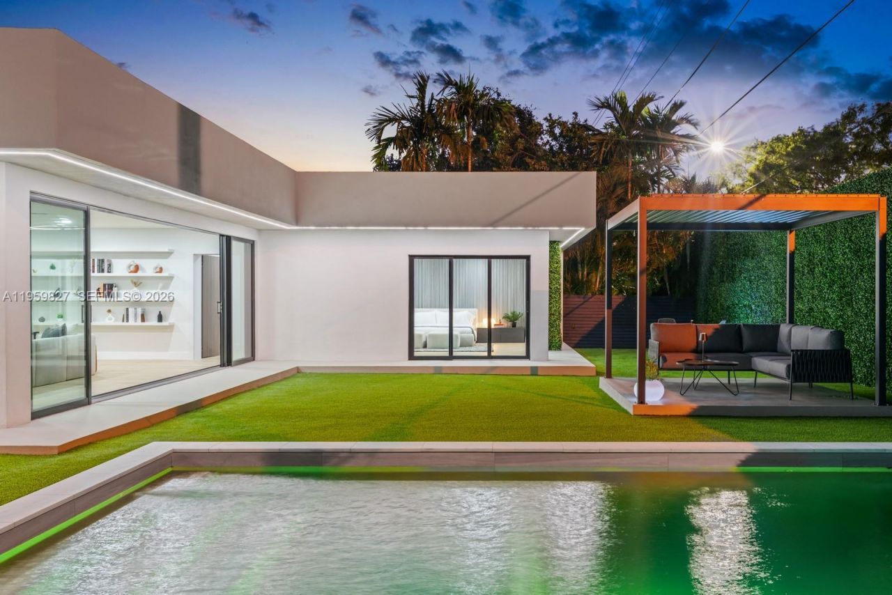 85 W Shore Dr W, Miami, FL 33133 Photo