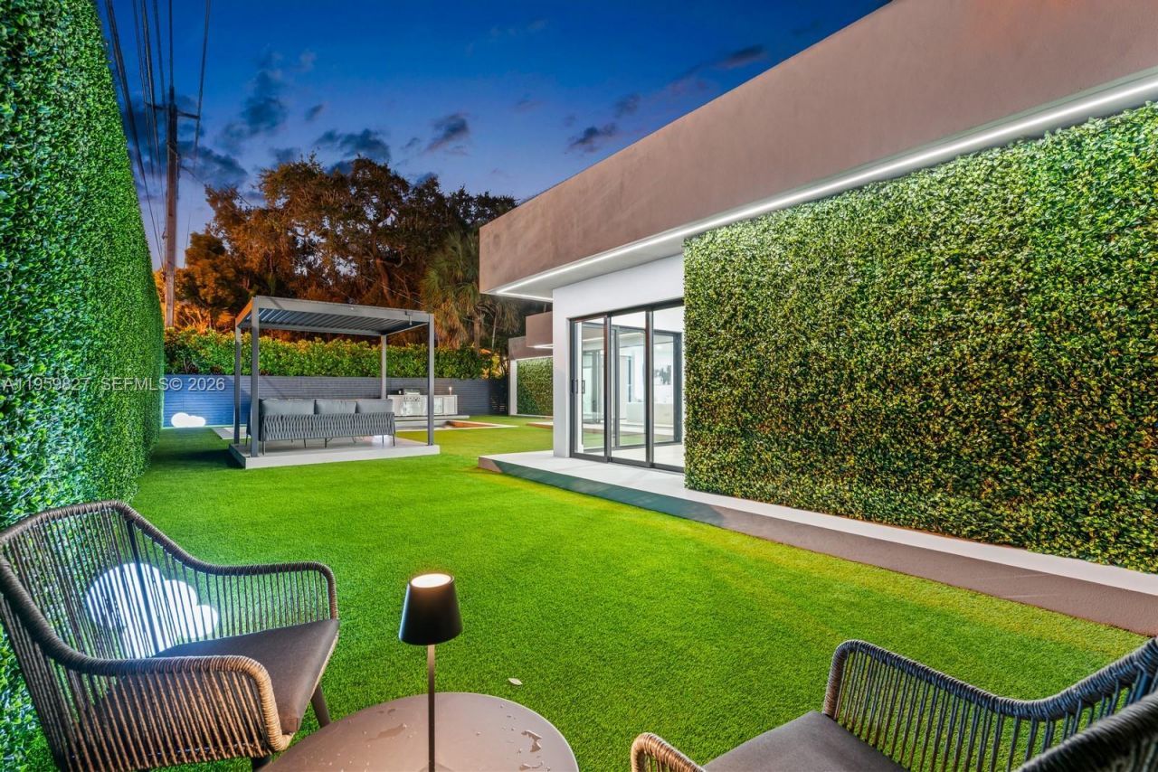 85 W Shore Dr W, Miami, FL 33133 Photo