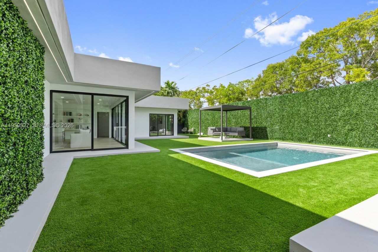 85 W Shore Dr W, Miami, FL 33133 Photo