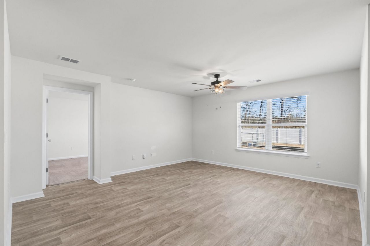 240 Country Grove Way Photo 6