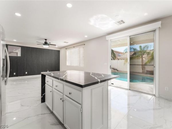 8529 Lost Gold Avenue , Las Vegas, NV 89129