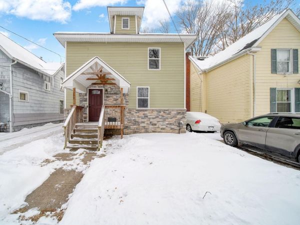 209 N Pleasant Street, Jackson, MI 49202