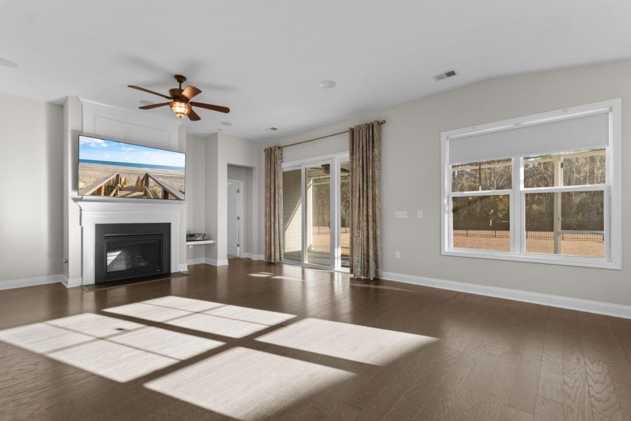 172 Viareggio Rd. Photo 10