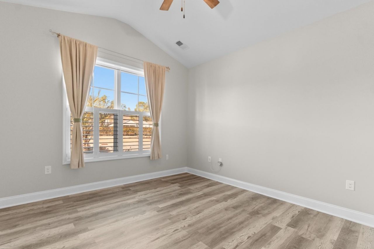 172 Viareggio Rd. Photo 18