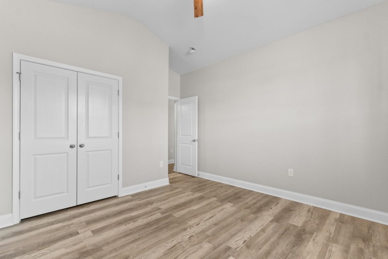 172 Viareggio Rd. Photo 19