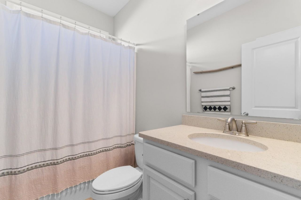 172 Viareggio Rd. Photo 20