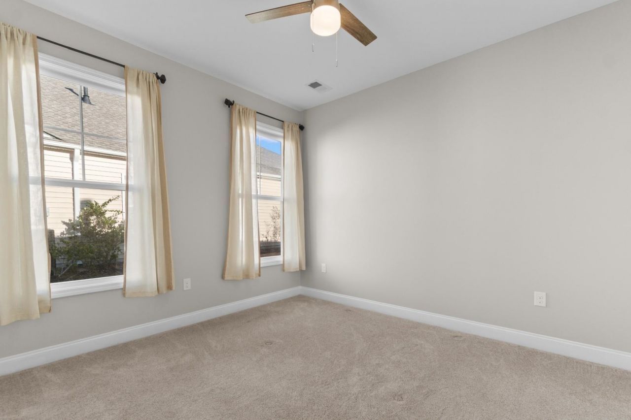 172 Viareggio Rd. Photo 21