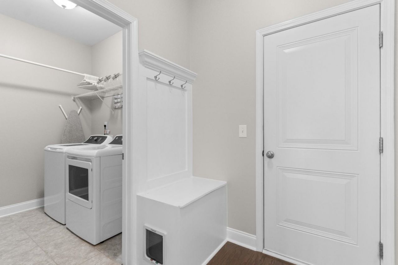 172 Viareggio Rd. Photo 23