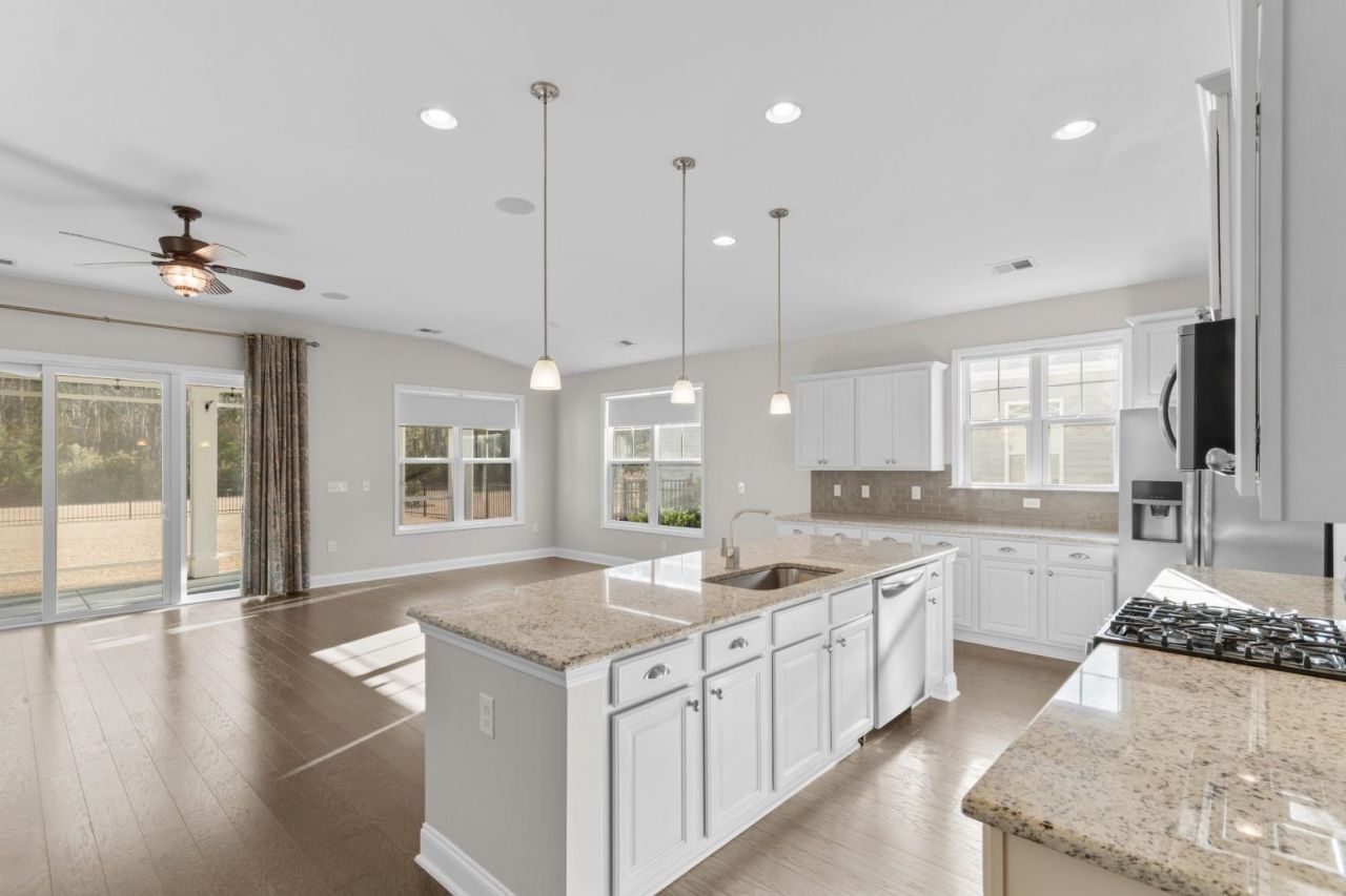 172 Viareggio Rd. Photo 4