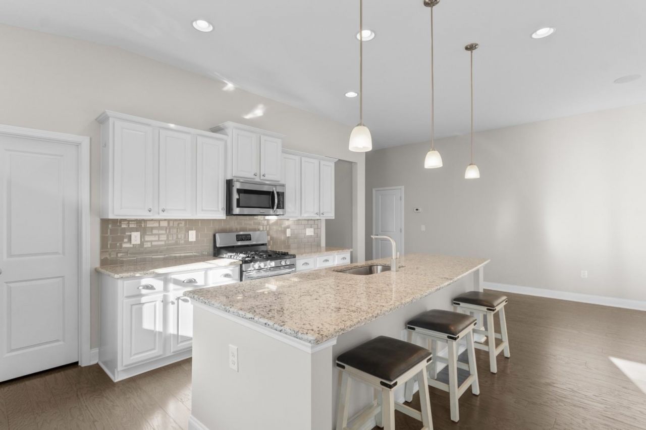 172 Viareggio Rd. Photo 6