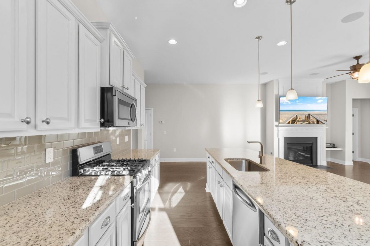 172 Viareggio Rd. Photo 7