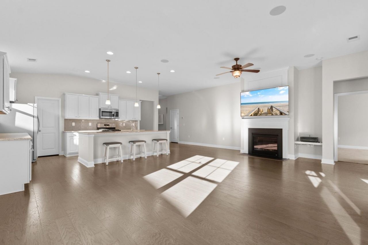 172 Viareggio Rd. Photo 8