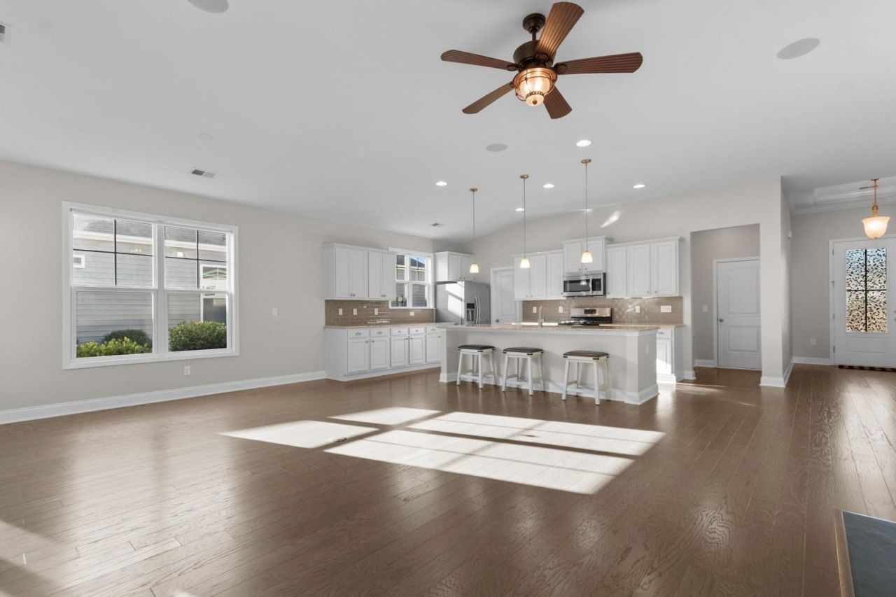 172 Viareggio Rd. Photo 9