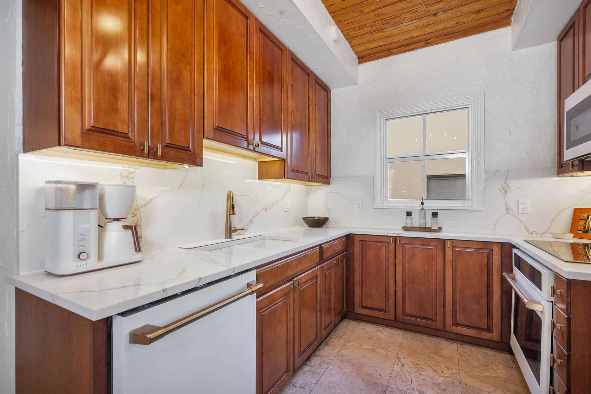 137 Edgewood Drive, West Palm Beach, FL 33405 Photo