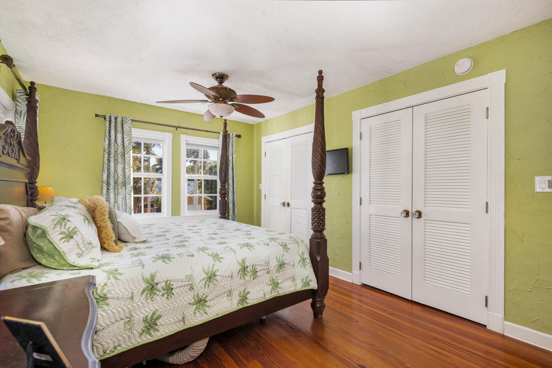 137 Edgewood Drive, West Palm Beach, FL 33405 Photo