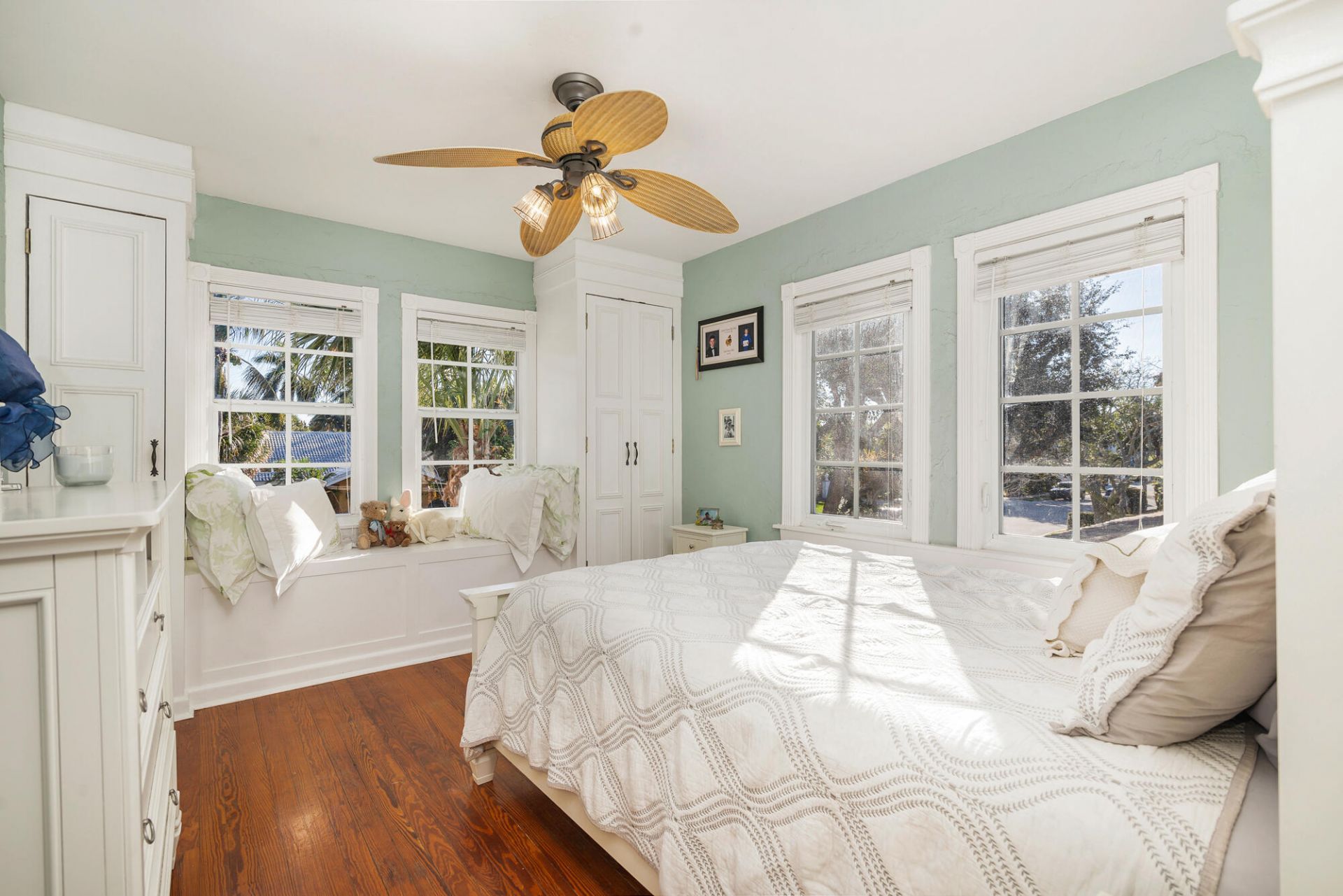 137 Edgewood Drive, West Palm Beach, FL 33405 Photo