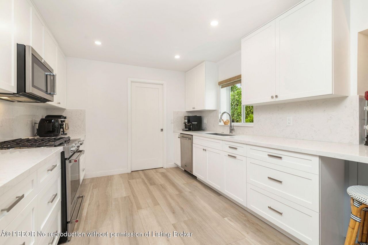 301 Edgewood Drive, West Palm Beach, FL 33405 Photo